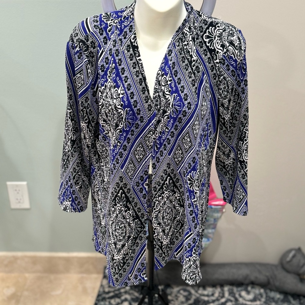 Size 0 S Chico’s Travelers Collection Blue Multi Patern Jacket